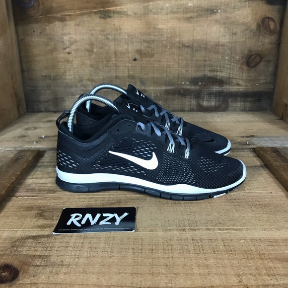 Nike Shoes - Nike Free TR Fit 4